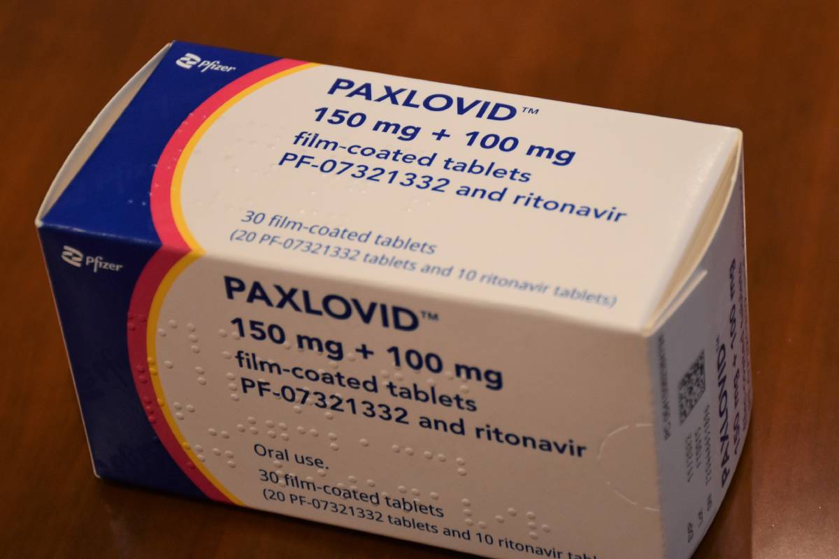 Caja de 'Paxolovi', medicamento para tratar la covid-19.